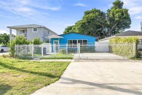 Villa ou maison à vendre à Miami, Floride: 5 chambres, 104.05 m2 № 2412042 - photo 2