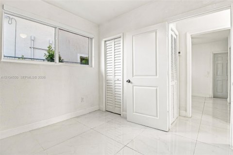 Villa ou maison à vendre à Miami, Floride: 5 chambres, 104.05 m2 № 2412042 - photo 25