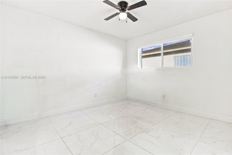 Villa ou maison à vendre à Miami, Floride: 5 chambres, 104.05 m2 № 2412042 - photo 21