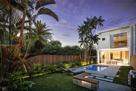 Touwnhouse à vendre à Miami, Floride: 4 chambres, 248.14 m2 № 2018554 - photo 2
