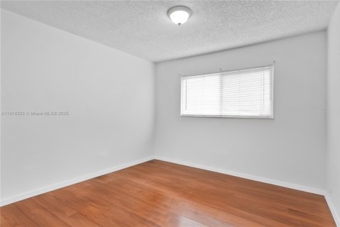 Купить виллу или дом в Катлер-Бей, Флорида 3 спальни, 135.45м2, № 1974132 - фото 21