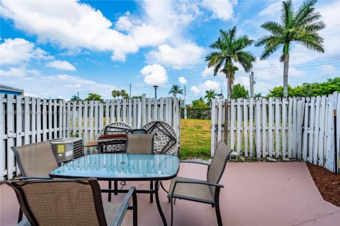 Купить виллу или дом в Катлер-Бей, Флорида 3 спальни, 135.45м2, № 1974132 - фото 25