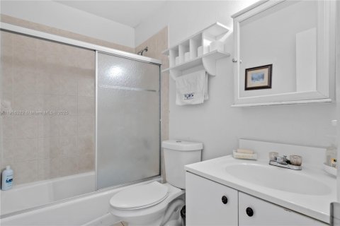 Купить виллу или дом в Катлер-Бей, Флорида 3 спальни, 135.45м2, № 1974132 - фото 23