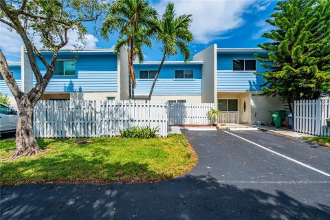 Купить виллу или дом в Катлер-Бей, Флорида 3 спальни, 135.45м2, № 1974132 - фото 1