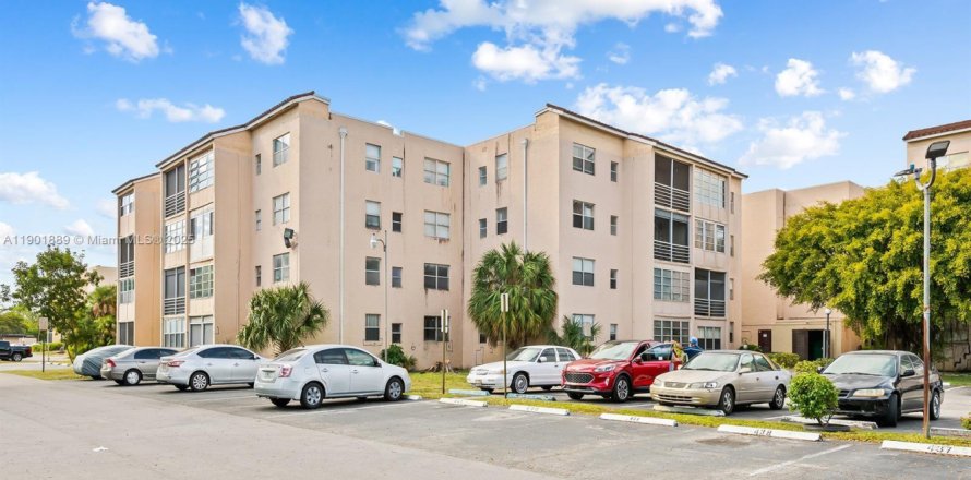 Condo in Lauderdale Lakes, Florida, 1 bedroom  № 1953316