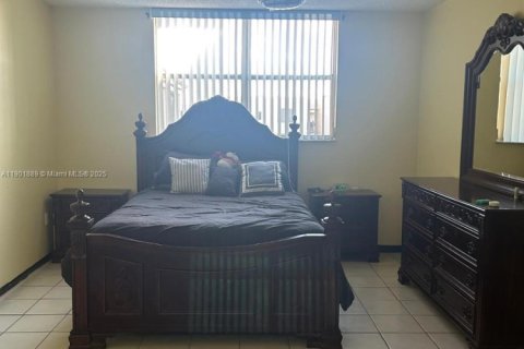 Condo in Lauderdale Lakes, Florida, 1 bedroom  № 1953316 - photo 12
