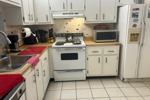 Condo in Lauderdale Lakes, Florida, 1 bedroom  № 1953316 - photo 9