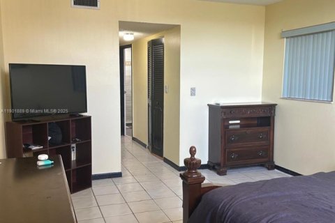 Condo in Lauderdale Lakes, Florida, 1 bedroom  № 1953316 - photo 13