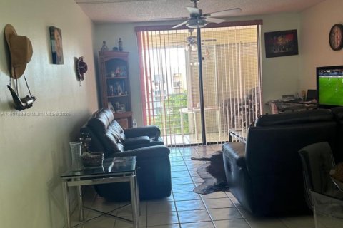 Condo in Lauderdale Lakes, Florida, 1 bedroom  № 1953316 - photo 6