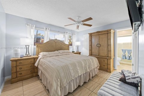 Villa ou maison à vendre à Hollywood, Floride: 4 chambres, 171.22 m2 № 2024518 - photo 12