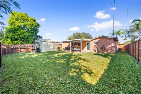 Villa ou maison à vendre à Hollywood, Floride: 4 chambres, 171.22 m2 № 2024518 - photo 19