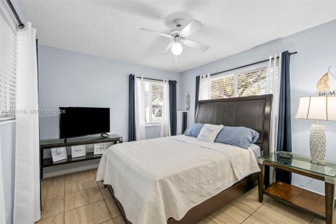 Villa ou maison à vendre à Hollywood, Floride: 4 chambres, 171.22 m2 № 2024518 - photo 15