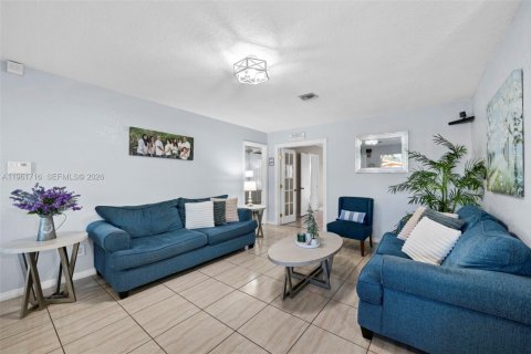 Villa ou maison à vendre à Hollywood, Floride: 4 chambres, 171.22 m2 № 2024518 - photo 9