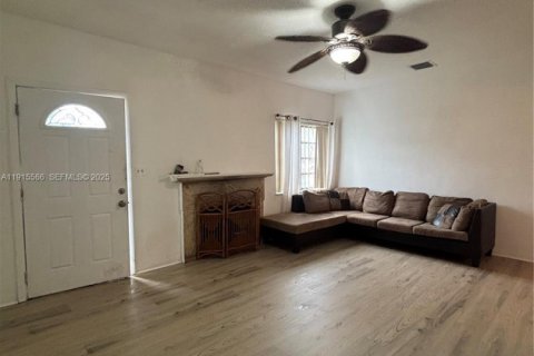 Casa en venta en Miami, Florida, 3 dormitorios, 139.63 m2 № 1975424 - foto 8