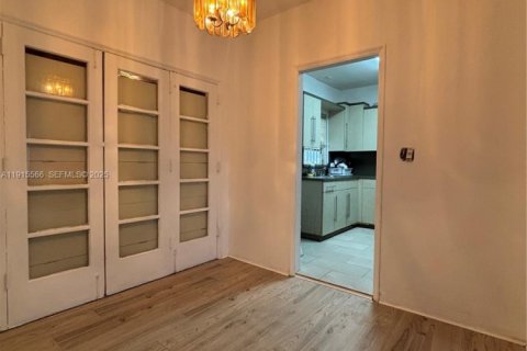 Casa en venta en Miami, Florida, 3 dormitorios, 139.63 m2 № 1975424 - foto 6