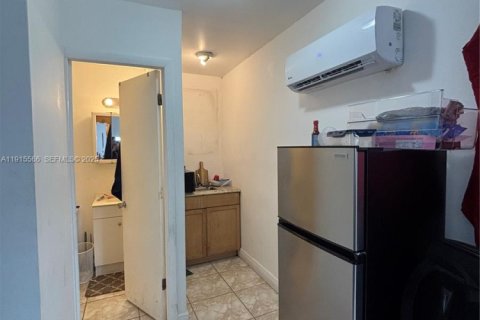 Casa en venta en Miami, Florida, 3 dormitorios, 139.63 m2 № 1975424 - foto 24