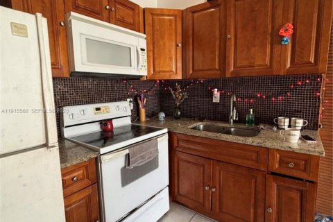 Купить виллу или дом в Майами, Флорида 3 спальни, 139.63м2, № 1975424 - фото 30