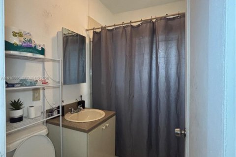 Casa en venta en Miami, Florida, 3 dormitorios, 139.63 m2 № 1975424 - foto 14