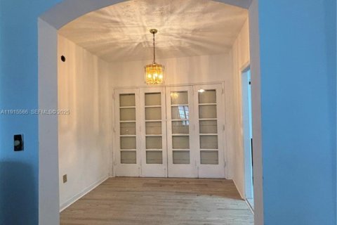 Casa en venta en Miami, Florida, 3 dormitorios, 139.63 m2 № 1975424 - foto 4