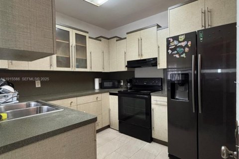 Casa en venta en Miami, Florida, 3 dormitorios, 139.63 m2 № 1975424 - foto 10