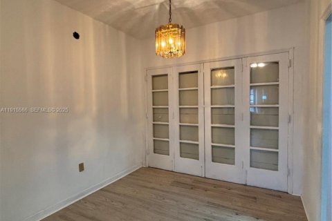 Casa en venta en Miami, Florida, 3 dormitorios, 139.63 m2 № 1975424 - foto 5