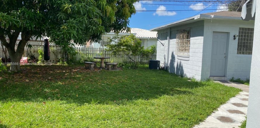 Casa en Miami, Florida 3 dormitorios, 139.63 m2 № 1975424