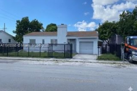 Casa en venta en Miami, Florida, 3 dormitorios, 139.63 m2 № 1975424 - foto 3