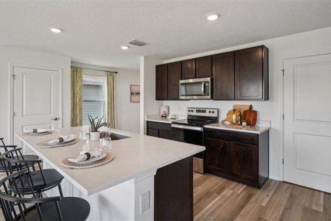 House in Wildwood, Florida 4 bedrooms, 209.96 sq.m. № 1883736 - photo 5