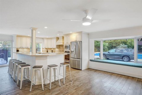 House in Fort Lauderdale, Florida 5 bedrooms, 258.08 sq.m. № 2013608 - photo 13