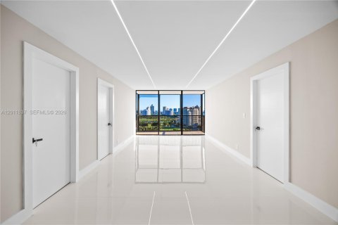 Купить кондоминиум в Авентура, Флорида 2 спальни, 107.49м2, № 2075064 - фото 2