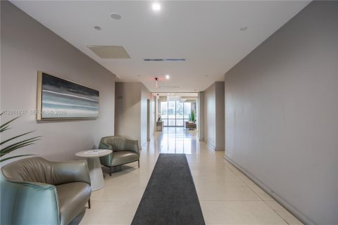 Купить кондоминиум в Авентура, Флорида 2 спальни, 107.49м2, № 2075064 - фото 24