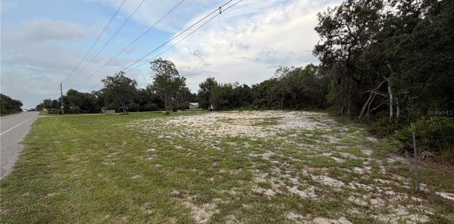 Terreno en DeLand, Florida № 2197921