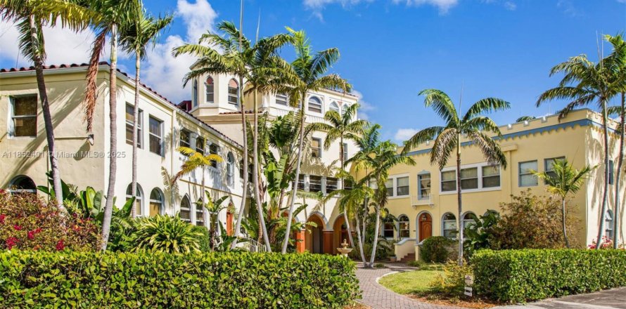 Studio à Condo à Miami Shores, Floride  № 1979730