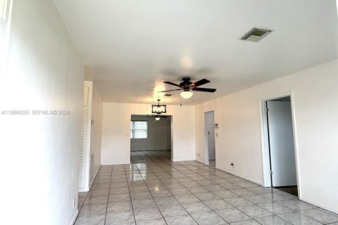 Купить виллу или дом в Лодерхилл, Флорида 4 спальни, 154.59м2, № 2047822 - фото 9