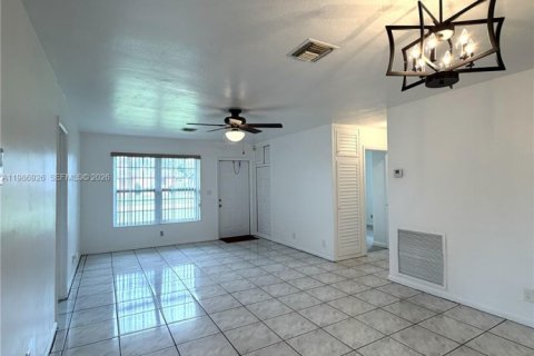 Купить виллу или дом в Лодерхилл, Флорида 4 спальни, 154.59м2, № 2047822 - фото 11