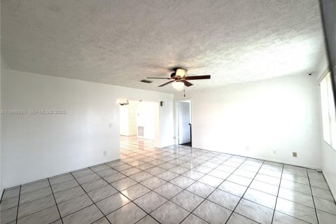 Купить виллу или дом в Лодерхилл, Флорида 4 спальни, 154.59м2, № 2047822 - фото 14