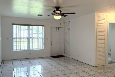 Купить виллу или дом в Лодерхилл, Флорида 4 спальни, 154.59м2, № 2047822 - фото 4