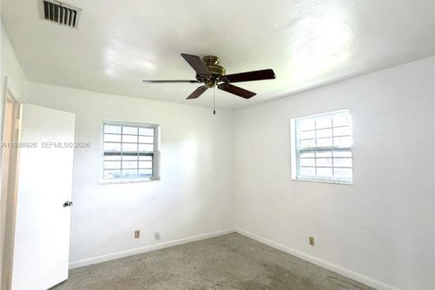 Купить виллу или дом в Лодерхилл, Флорида 4 спальни, 154.59м2, № 2047822 - фото 24