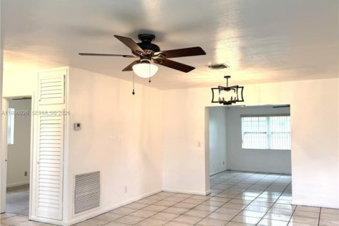 Купить виллу или дом в Лодерхилл, Флорида 4 спальни, 154.59м2, № 2047822 - фото 8