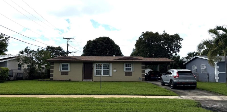 Дом в Лодерхилл, Флорида 4 спальни, 154.59м2 № 2047822