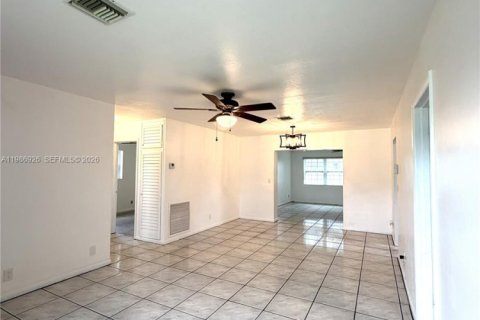 Купить виллу или дом в Лодерхилл, Флорида 4 спальни, 154.59м2, № 2047822 - фото 10