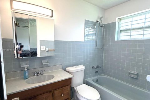 Купить виллу или дом в Лодерхилл, Флорида 4 спальни, 154.59м2, № 2047822 - фото 21