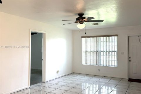 Купить виллу или дом в Лодерхилл, Флорида 4 спальни, 154.59м2, № 2047822 - фото 5