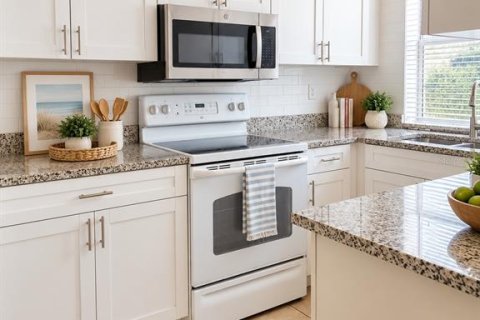 Condo in Tampa, Florida, 2 bedrooms № 2400385 - photo 10