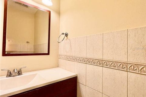 Condo in Tampa, Florida, 2 bedrooms № 2400385 - photo 28