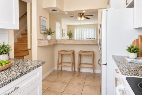 Condo in Tampa, Florida, 2 bedrooms № 2400385 - photo 8