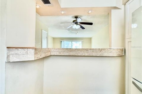 Condo in Tampa, Florida, 2 bedrooms № 2400385 - photo 7