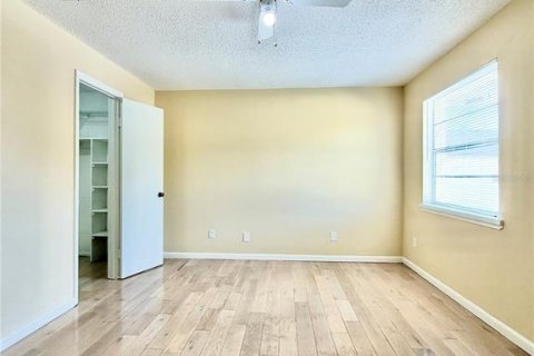 Condo in Tampa, Florida, 2 bedrooms № 2400385 - photo 26