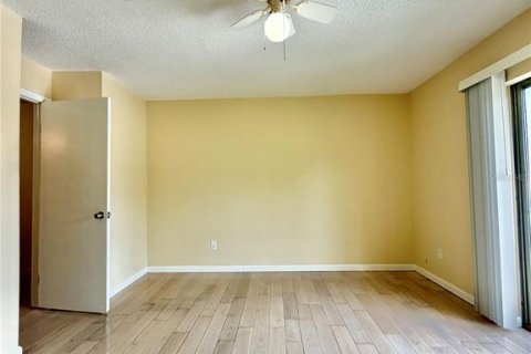 Condo in Tampa, Florida, 2 bedrooms № 2400385 - photo 16