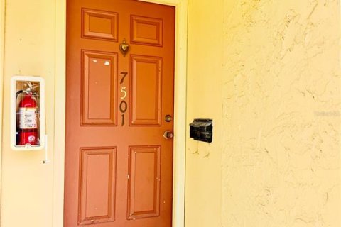Condo in Tampa, Florida, 2 bedrooms № 2400385 - photo 2